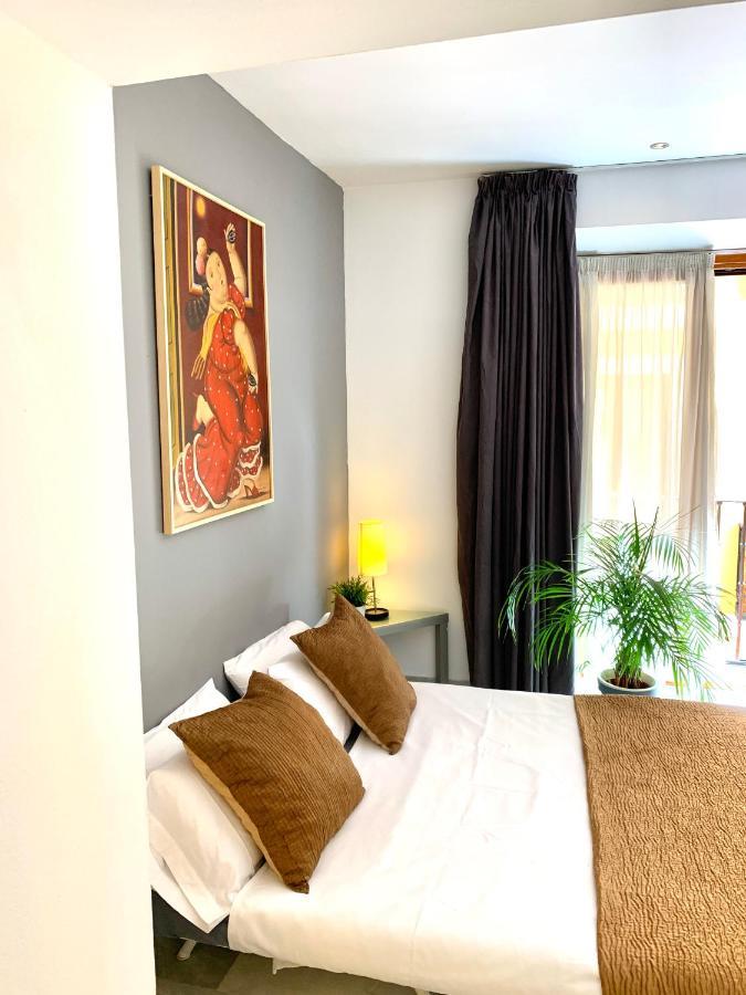Apartamentos Por Temporada En Puerta Del Sol Madrid Exterior photo